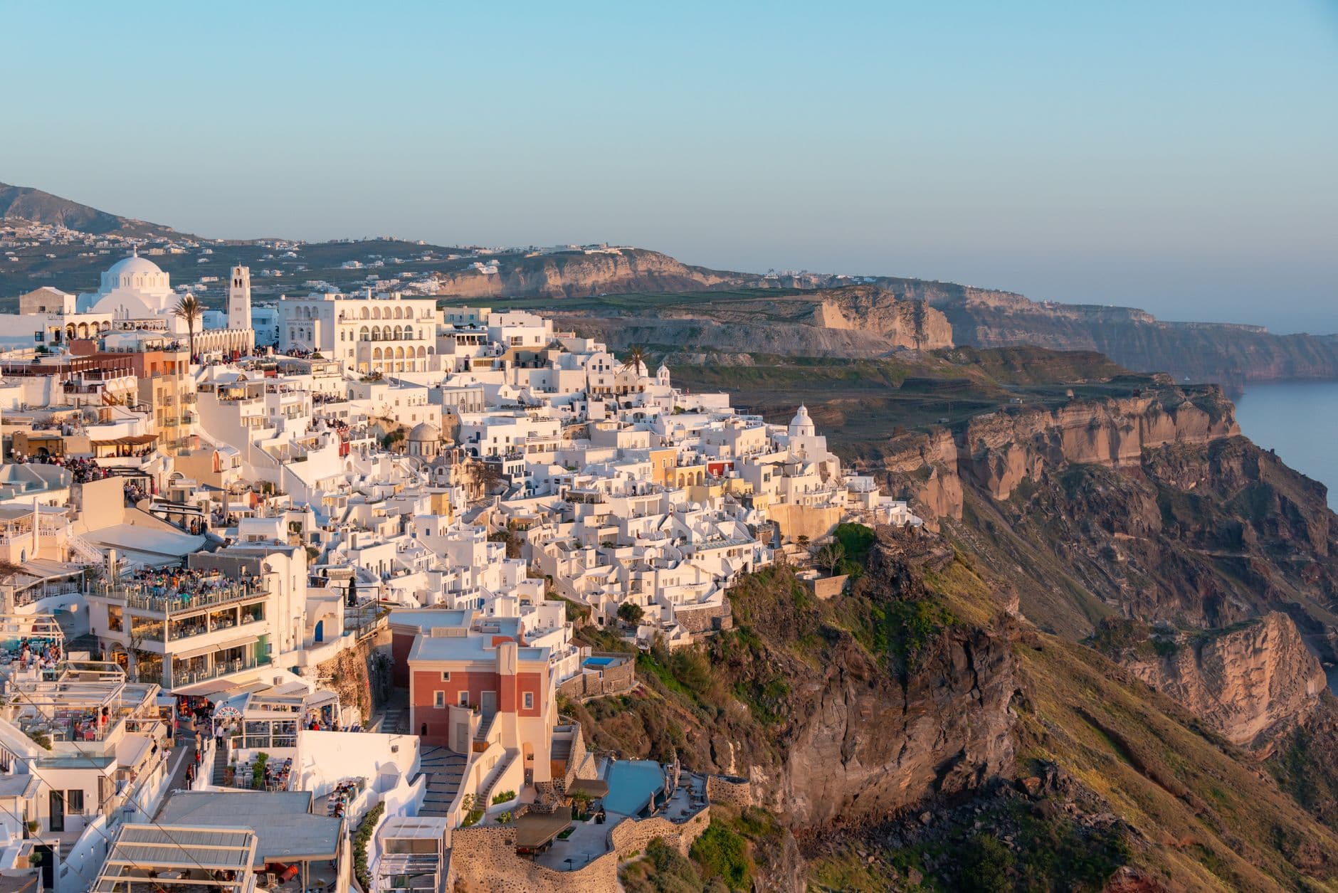Veduta del paesaggio costiero di Santorini
